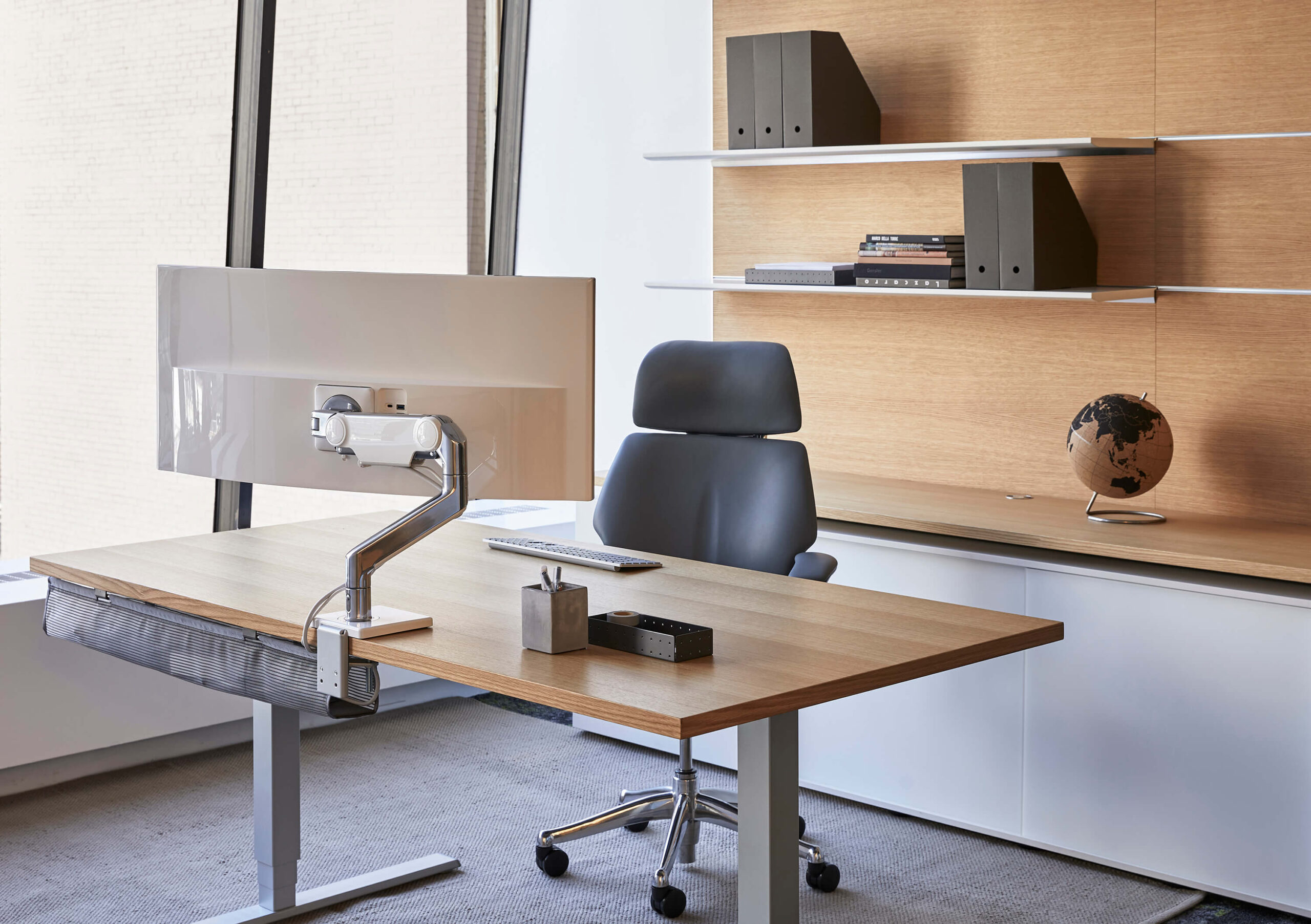 Aesthetic floating desk