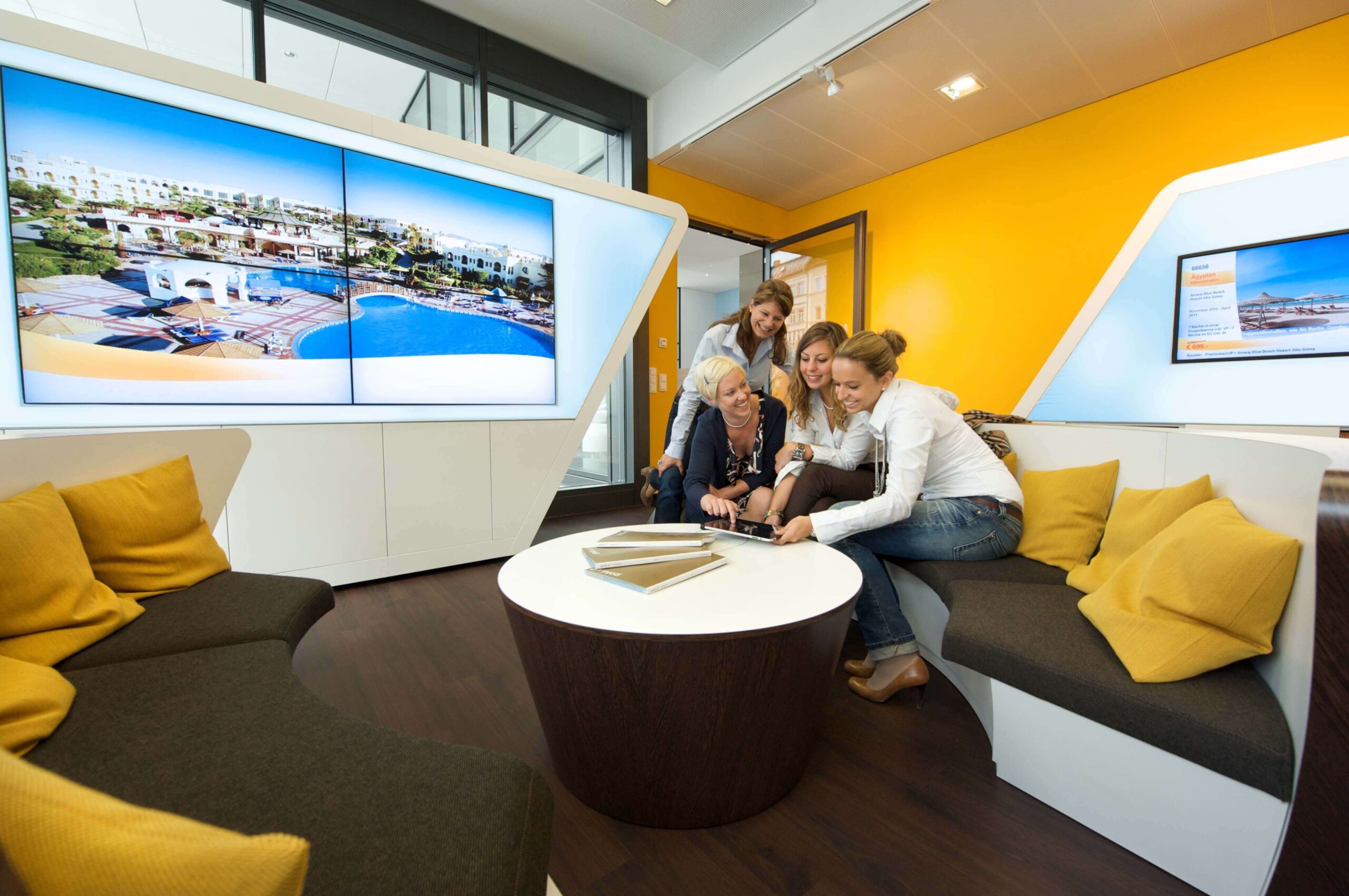 25 Travel Agency Office Interior Designs You Must See
