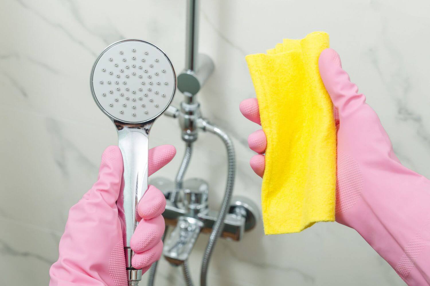 How to clean showerhead