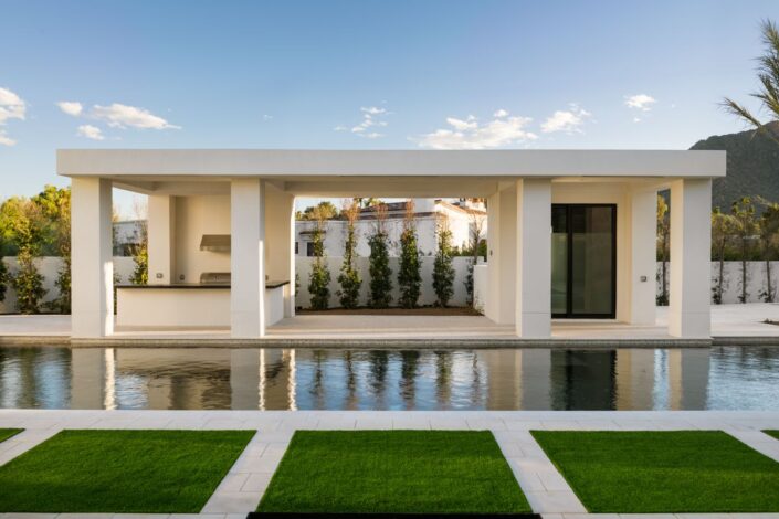 Kliff Kingsbury’s Arizona Home Backyard with Pool