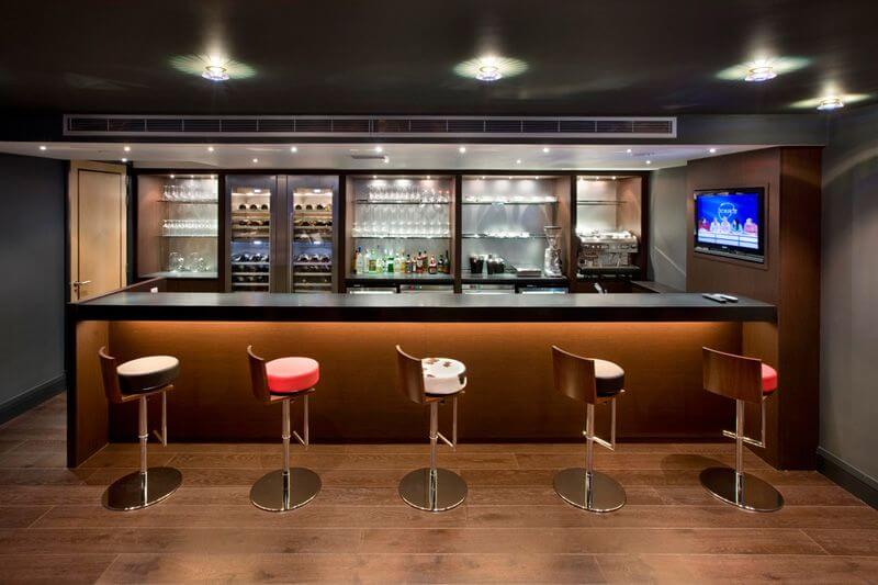 Classical and Chic Modern Basement Bar Design 5