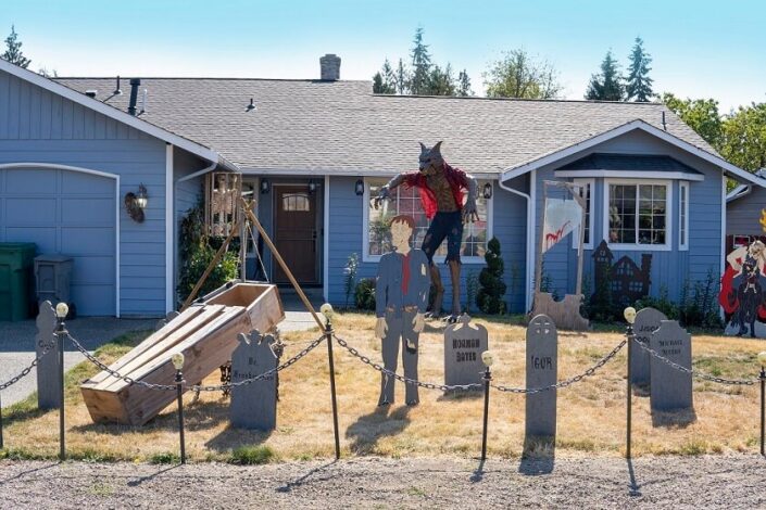 Front Graveyard with tomb and Zombie with monster Scary Halloween Decor